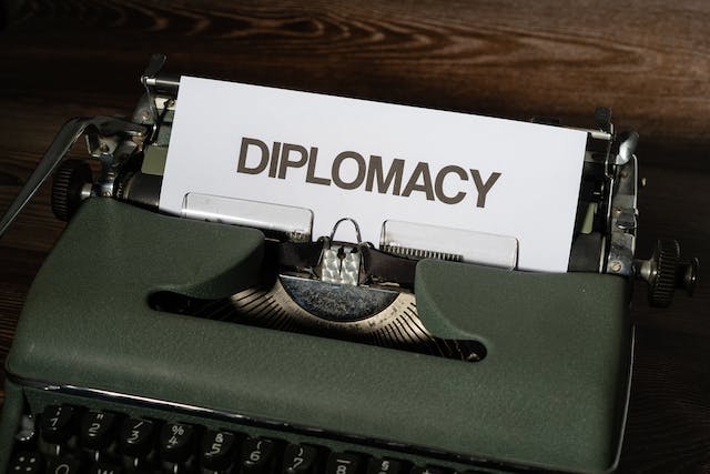 Visuel machine à écrire diplomatie